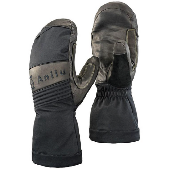 Aniiu Viinson Mitt Mittens on a white backgroound
